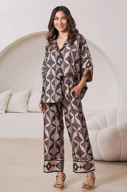 Tory Short Sleeve Collared Shirt Fan Print in Black & Espresso