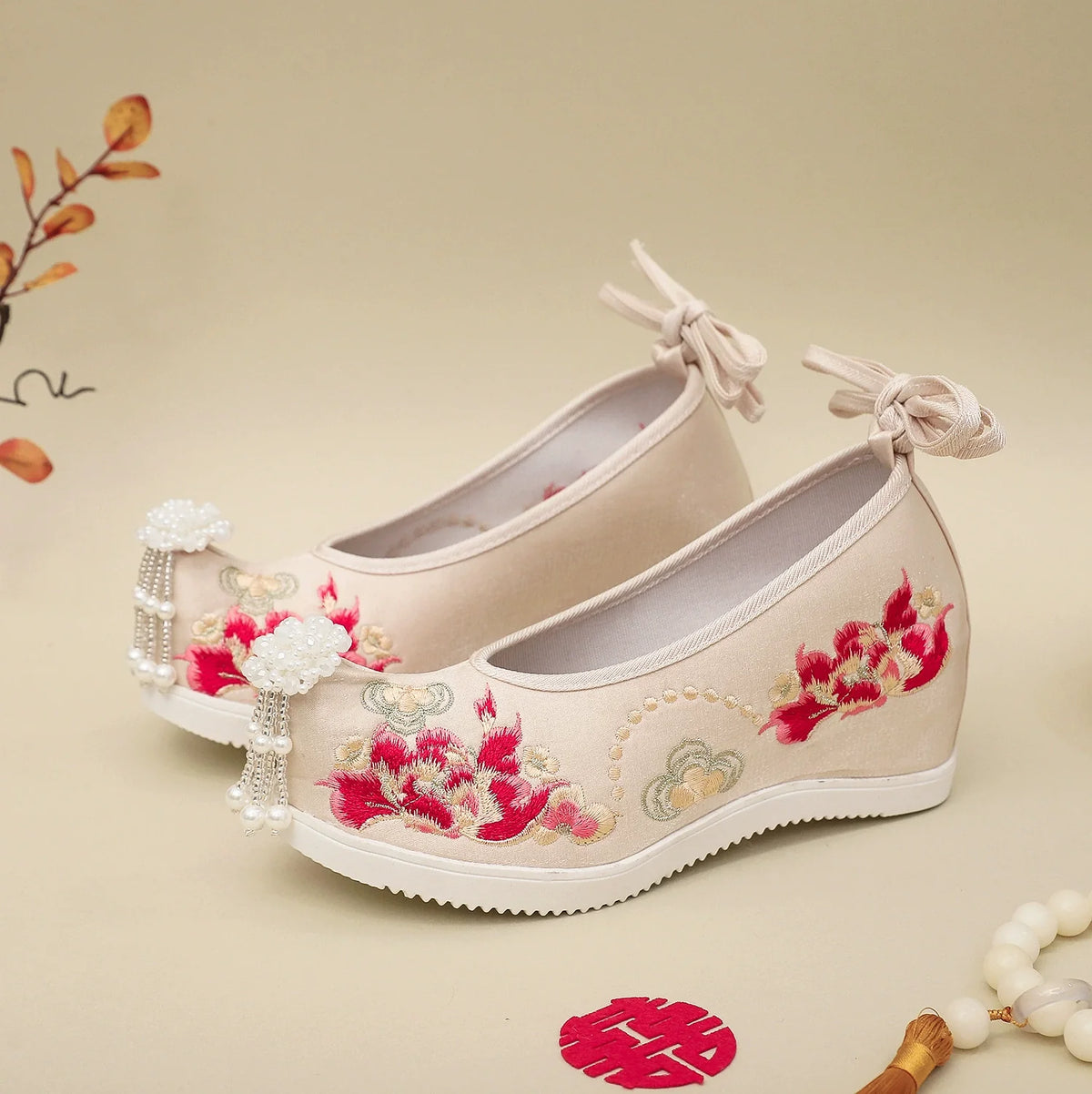 Sai Hong 腮红 Song Ming Embroidered Pearl Pointed Toe Gongxie Shoes