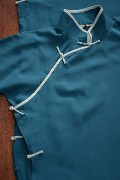 Mulan Xiang 木兰香 Magnolia Late 20s Bell Sleeve Contrast Trim Qipao