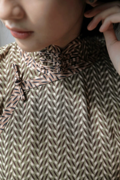 Suihe 穗禾 Wheat Stalk 1930s Art Deco Chiffon Short Sleeve Qipao