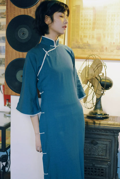 Mulan Xiang 木兰香 Magnolia Late 20s Bell Sleeve Contrast Trim Qipao