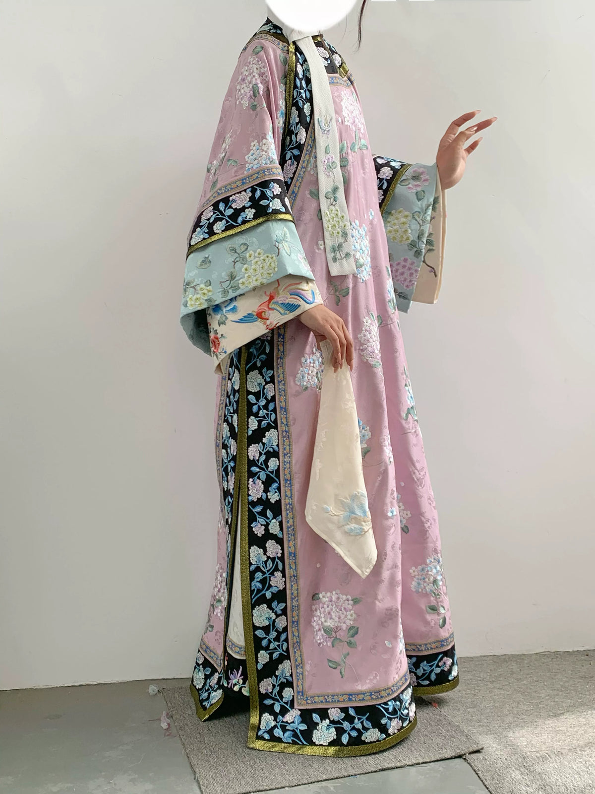 Qiongzhi Yulu 琼枝玉露 Delectable Wine Qing Dynasty Embroidered Hyacinths Manchurian Changpao Robe