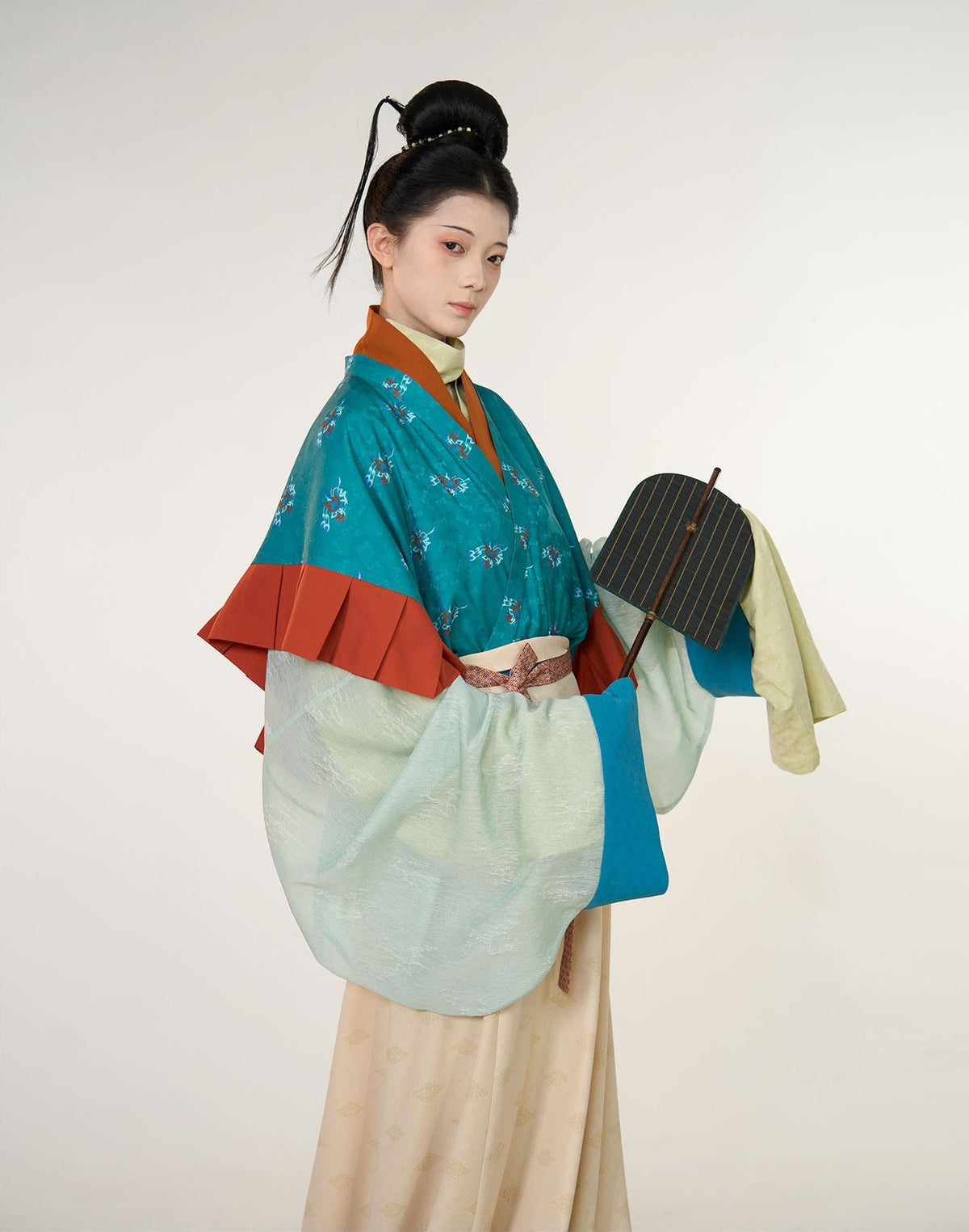 Yunyou 云游 Wandering Clouds Eastern Han Restoration Ruffled Hem Jacquard Yaolan Ru Top & Poqun Skirt Set