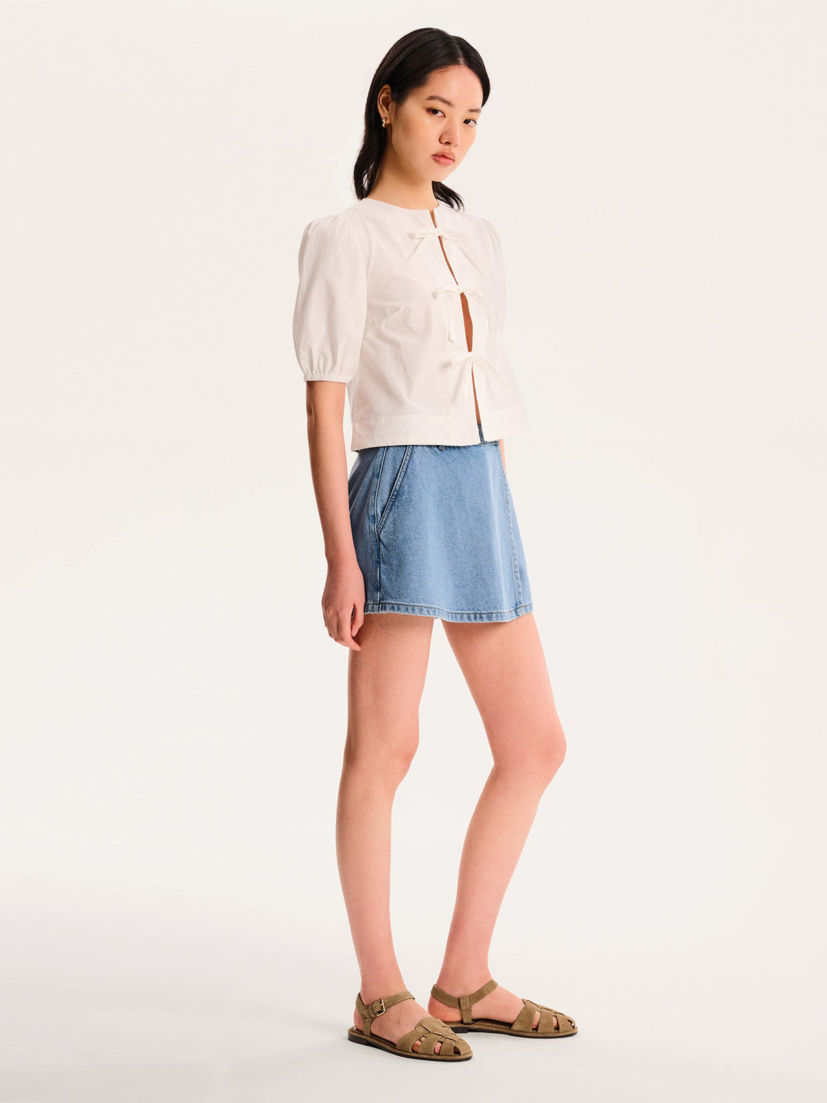 Parker Short  in Light Wash